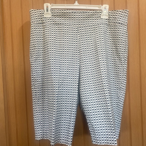 Chico's Women's Black and White Shorts - Picture 2 of 6